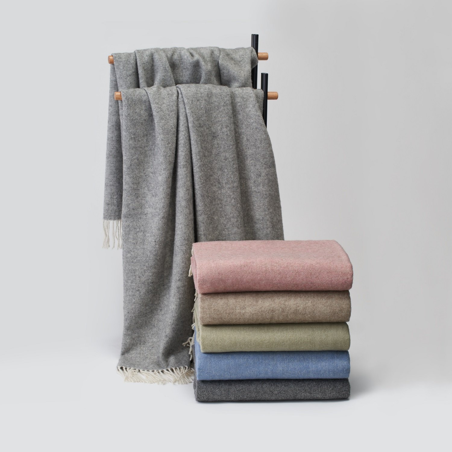 Manta 100% lana merino con flecos, tamaño 140x200cm, diseño twill  habano/cielo melange