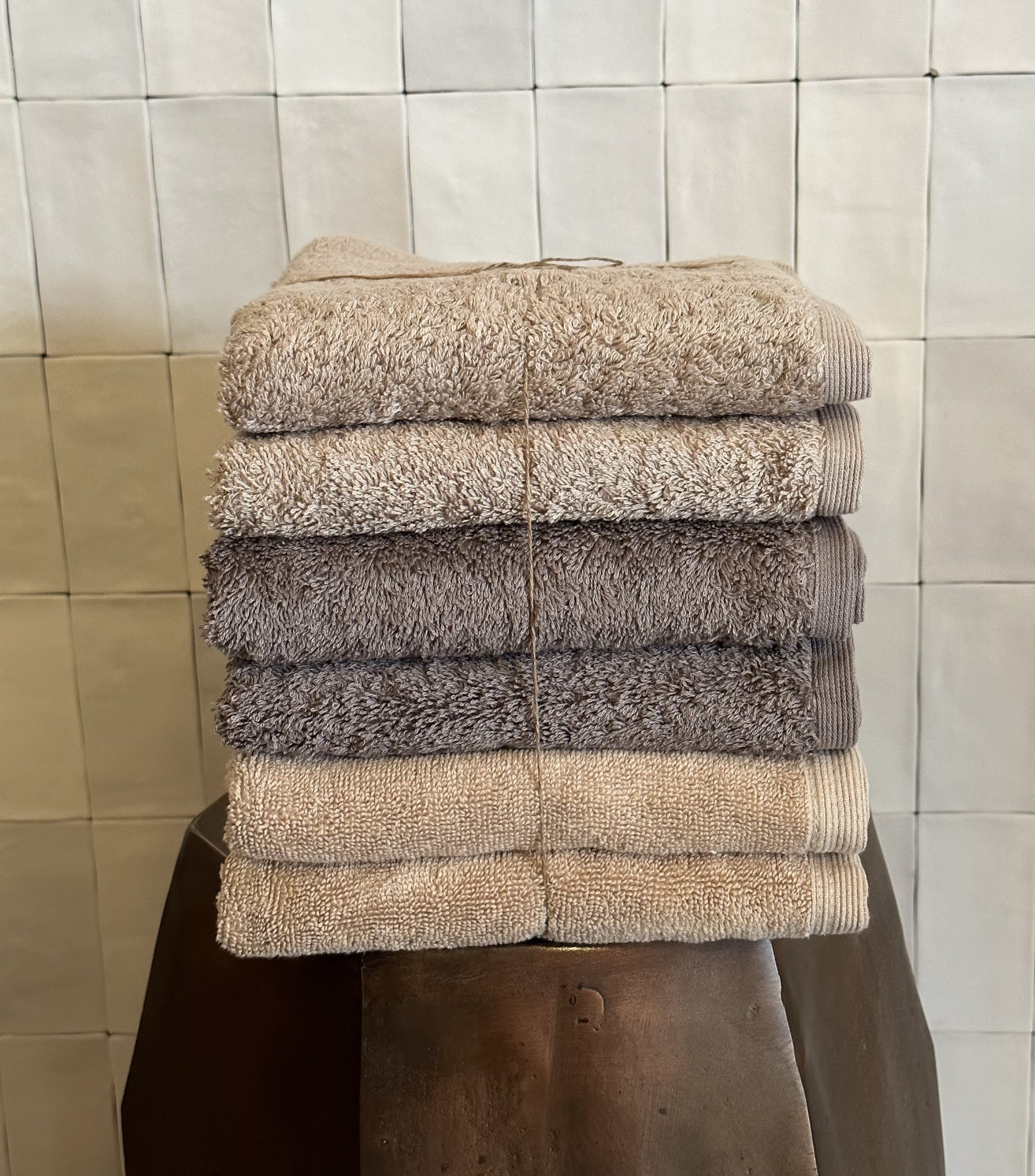 Set 6 toallas de mano 100% Algodón tamaño 45x80cm 625gr/mt2, 2 Lino natural  + 2 Sándalo + 2 Beige - Tienda Hohos